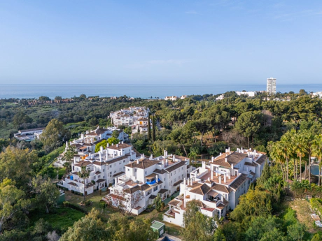 Luxury Duplex Penthouse with Panoramic Sea Views in Río Real, Marbella East