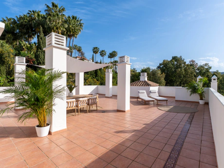 Luxury Duplex Penthouse with Panoramic Sea Views in Río Real, Marbella East