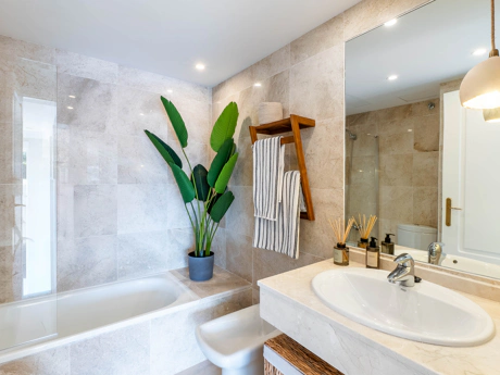Luxury Duplex Penthouse with Panoramic Sea Views in Río Real, Marbella East