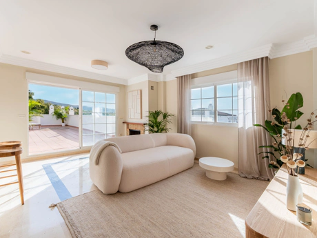 Luxury Duplex Penthouse with Panoramic Sea Views in Río Real, Marbella East
