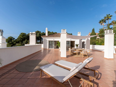 Luxury Duplex Penthouse with Panoramic Sea Views in Río Real, Marbella East