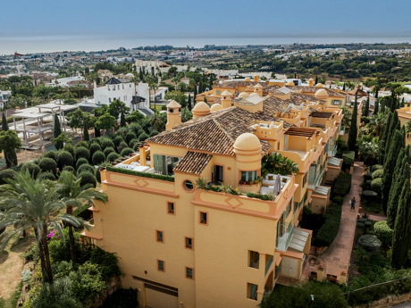 Luxury three-Bedroom Penthouse with expansive Sea Views in Four Seasons