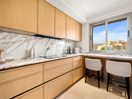 Luxury three-Bedroom Penthouse with expansive Sea Views in Four Seasons