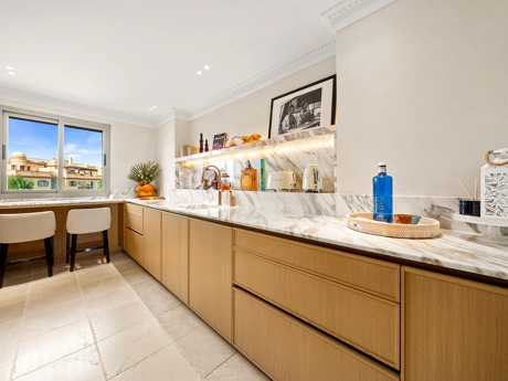 Luxury three-Bedroom Penthouse with expansive Sea Views in Four Seasons