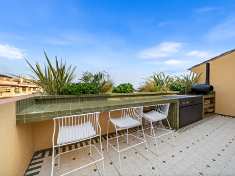 Luxury three-Bedroom Penthouse with expansive Sea Views in Four Seasons