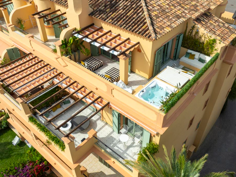 Luxury three-Bedroom Penthouse with expansive Sea Views in Four Seasons