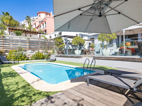 Elegant 5-Bedroom Townhouse in La Perla de la Heredia, Marbella