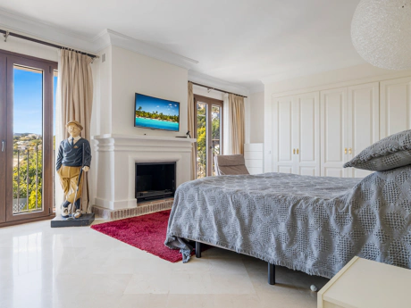 Elegant 5-Bedroom Townhouse in La Perla de la Heredia, Marbella