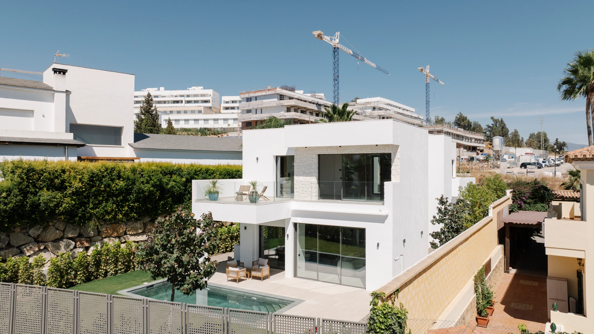 Villa for sale in Estepona