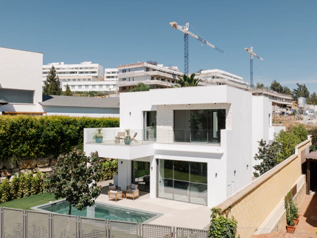 Modern Luxury Villa in Estepona with Sea Views, Pool & Exclusive Design