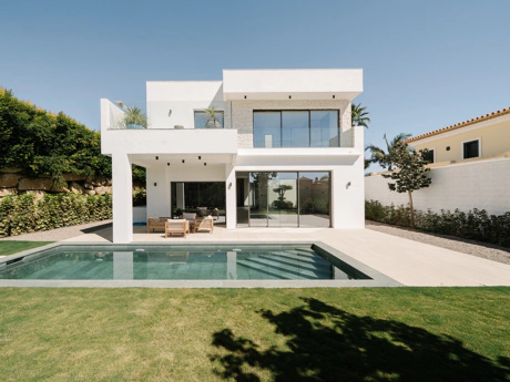 Modern Luxury Villa in Estepona with Sea Views, Pool & Exclusive Design