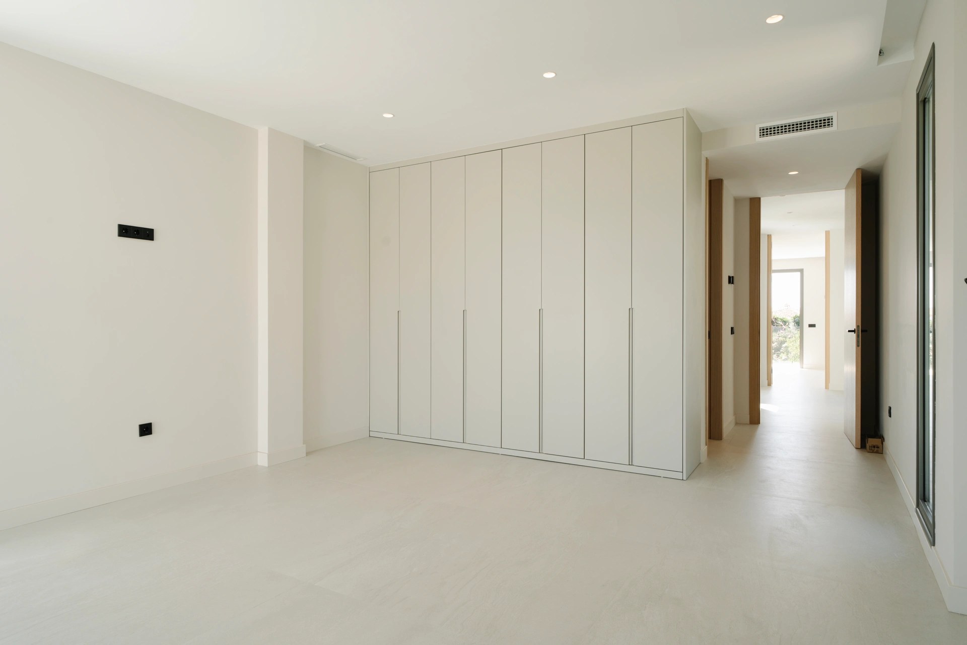 Villa for sale in Estepona