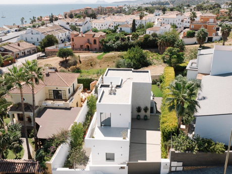 Modern Luxury Villa in Estepona with Sea Views, Pool & Exclusive Design