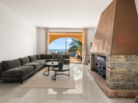 Magnificent Andalusian Villa with Scandinavian Touch and Sea Views in Estepona West