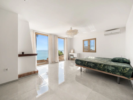 Magnificent Andalusian Villa with Scandinavian Touch and Sea Views in Estepona West