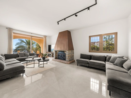 Magnificent Andalusian Villa with Scandinavian Touch and Sea Views in Estepona West