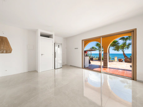 Magnificent Andalusian Villa with Scandinavian Touch and Sea Views in Estepona West
