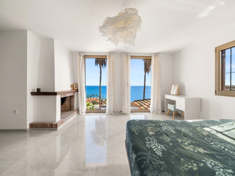 Magnificent Andalusian Villa with Scandinavian Touch and Sea Views in Estepona West