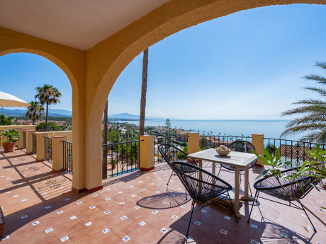 Magnificent Andalusian Villa with Scandinavian Touch and Sea Views in Estepona West