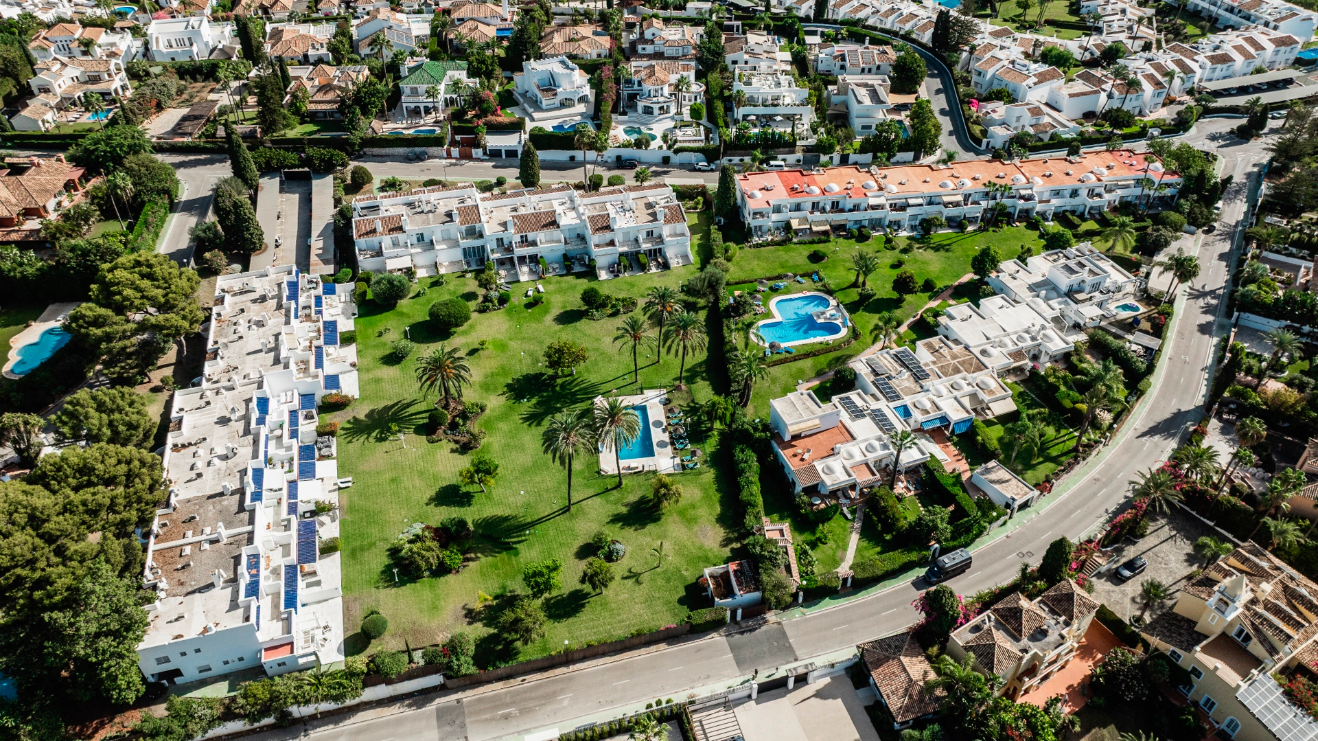 Adosado en venta en Nueva Andalucia, Marbella