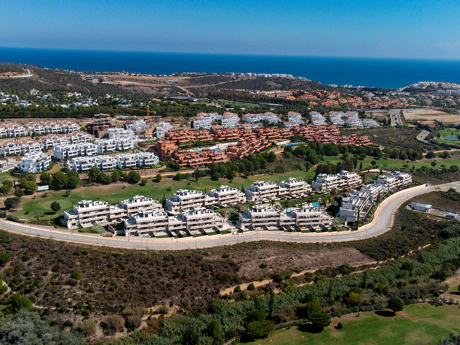 Luxury Living by the Golf & Sea