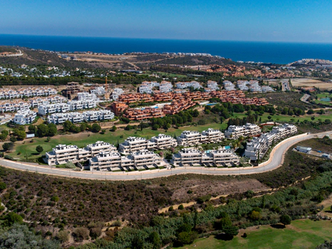 Luxury Living by the Golf & Sea
