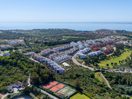 Elevated Living Between Sea, Golf, and Serenity