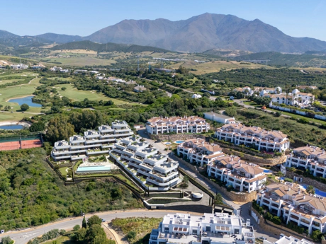 Elevated Living Between Sea, Golf, and Serenity