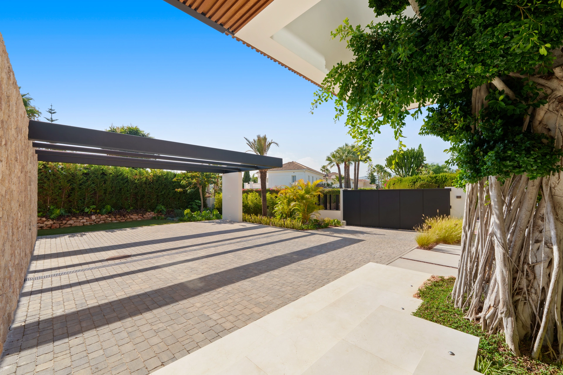 Villa en venta en Parcelas del Golf, Nueva Andalucia