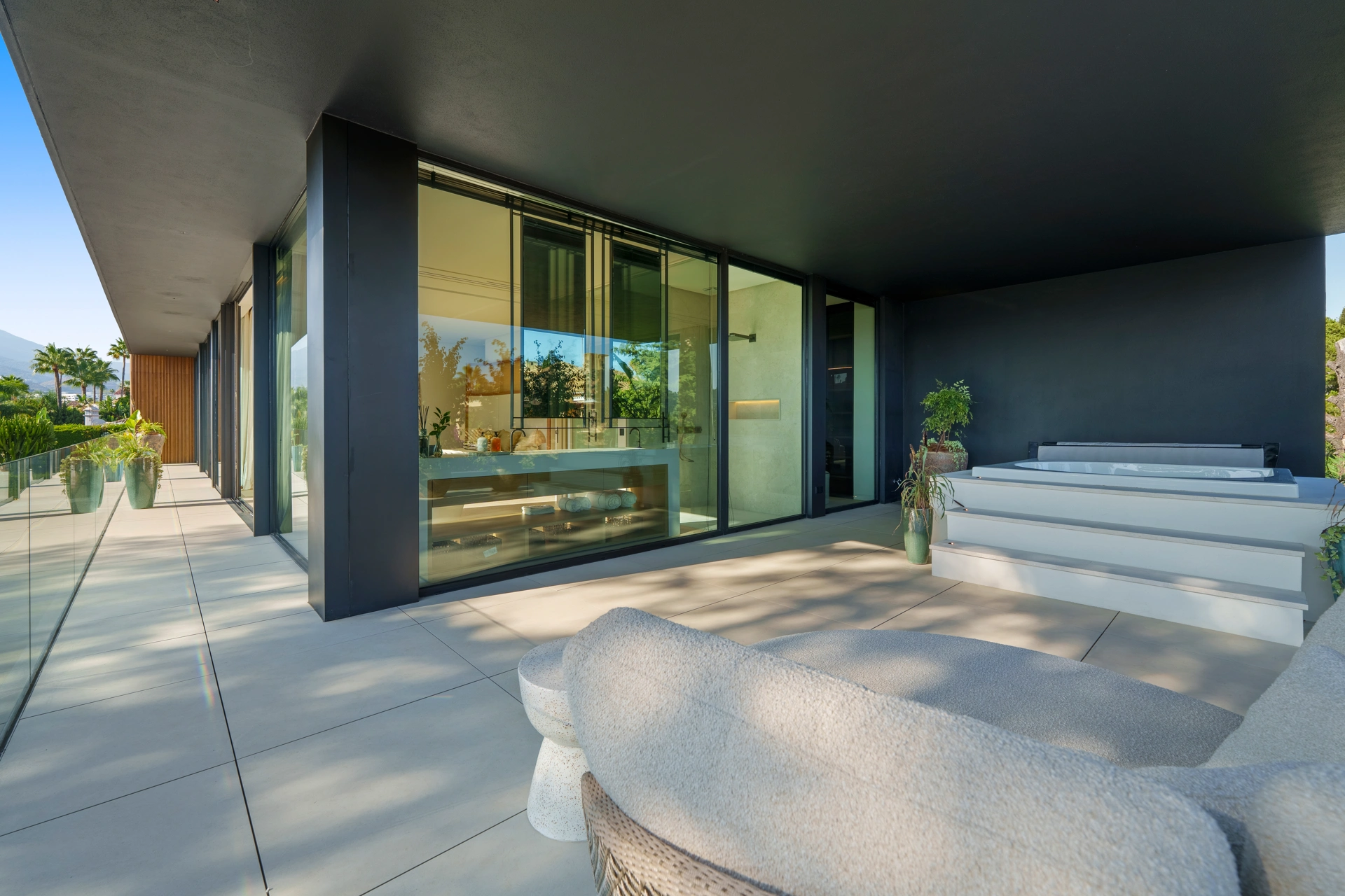 Villa en venta en Parcelas del Golf, Nueva Andalucia