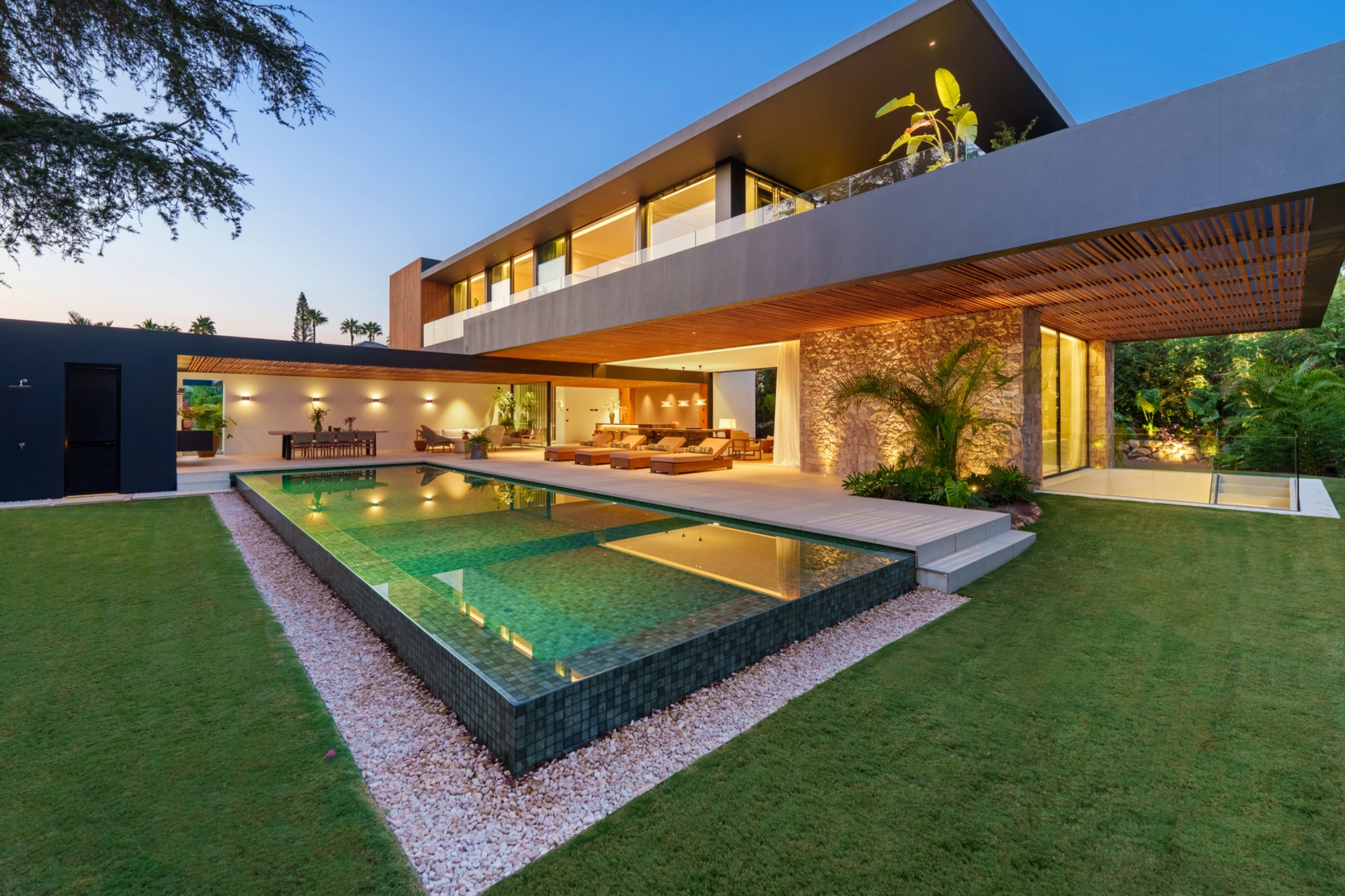 Villa en venta en Parcelas del Golf, Nueva Andalucia