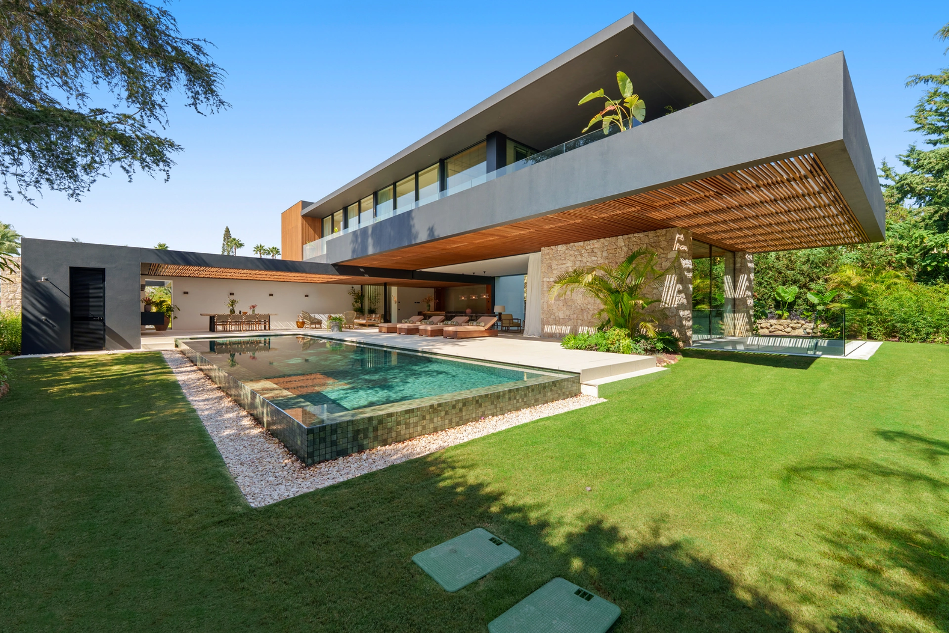 Villa en venta en Parcelas del Golf, Nueva Andalucia