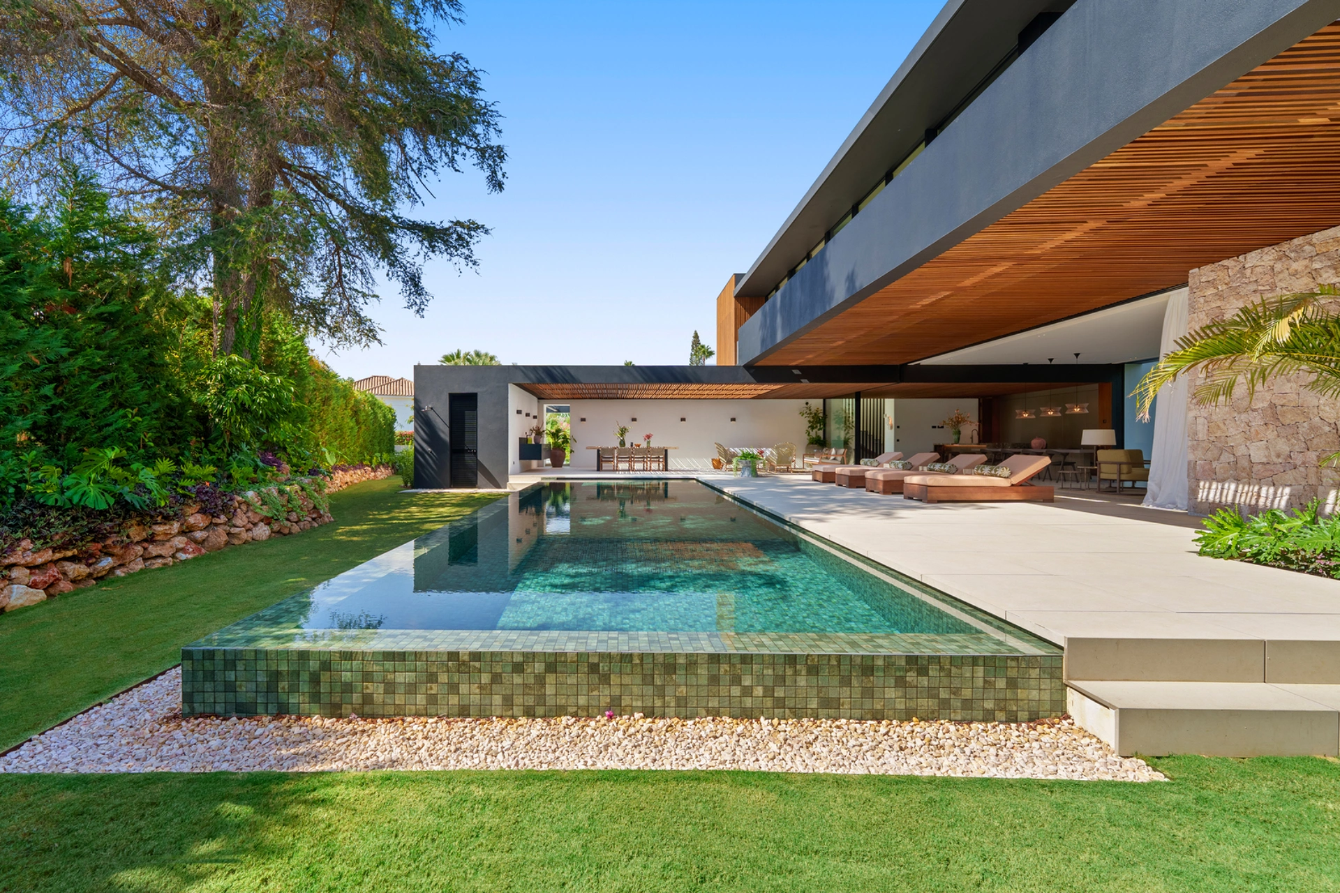 Villa en venta en Parcelas del Golf, Nueva Andalucia
