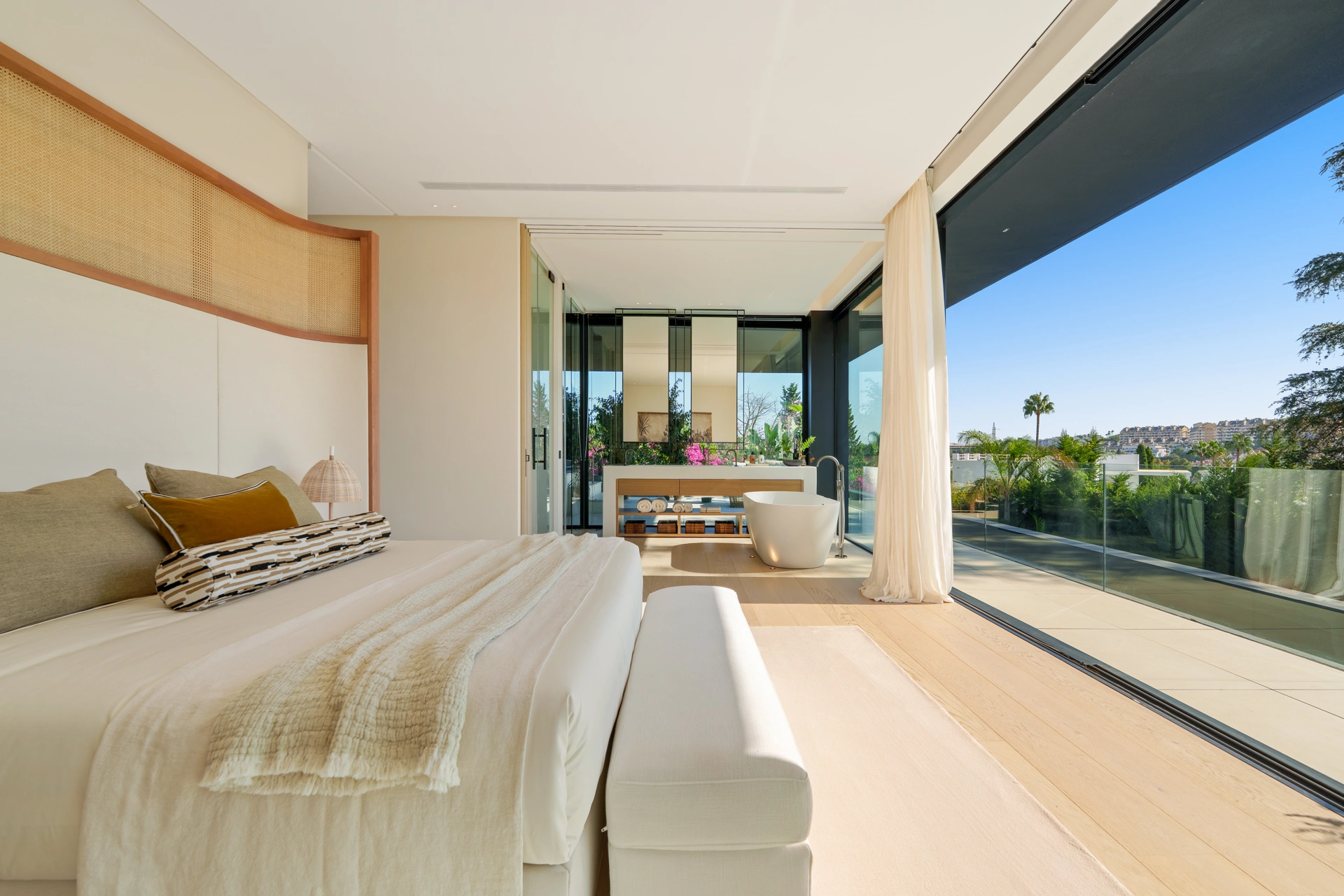 Villa en venta en Parcelas del Golf, Nueva Andalucia