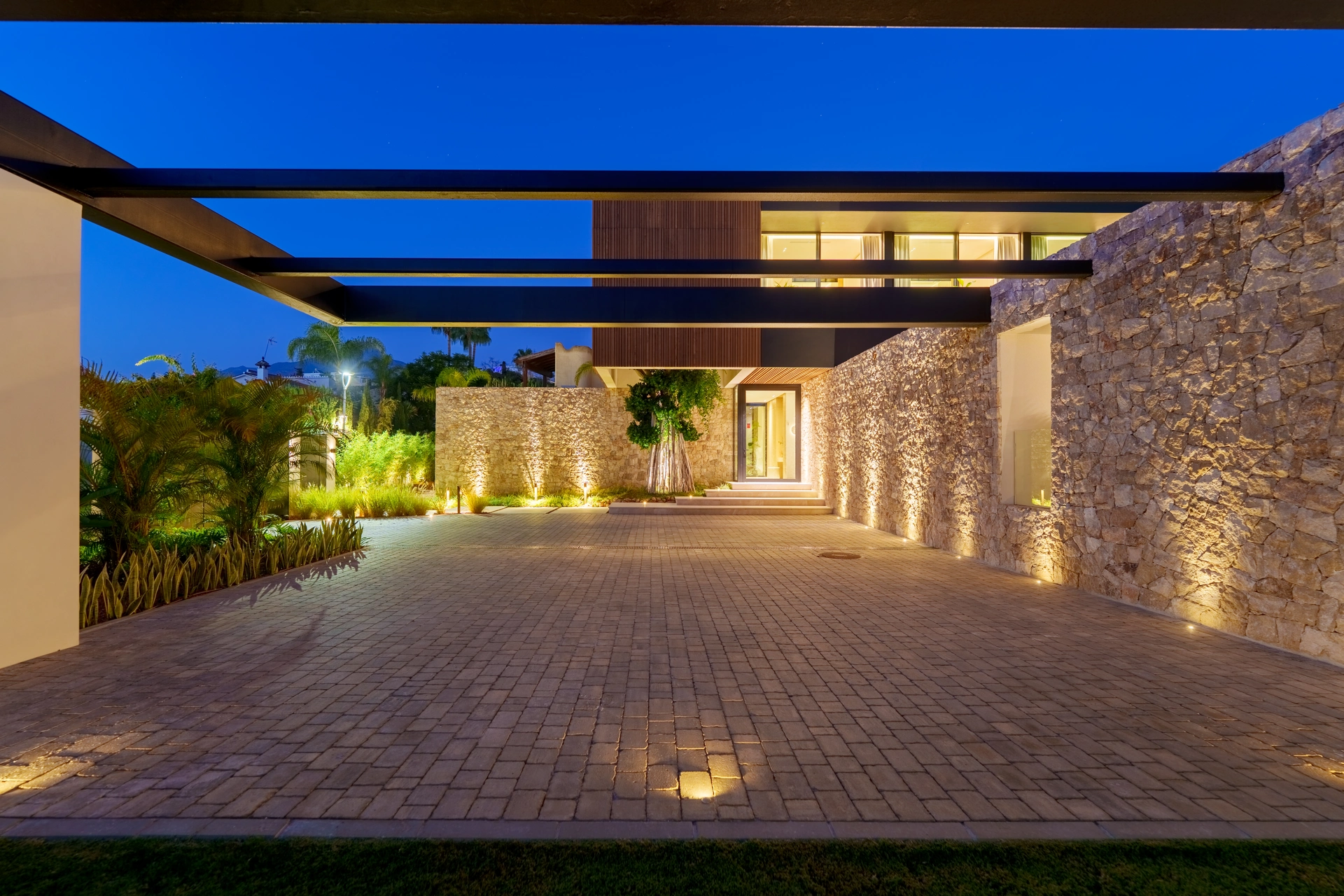 Villa en venta en Parcelas del Golf, Nueva Andalucia