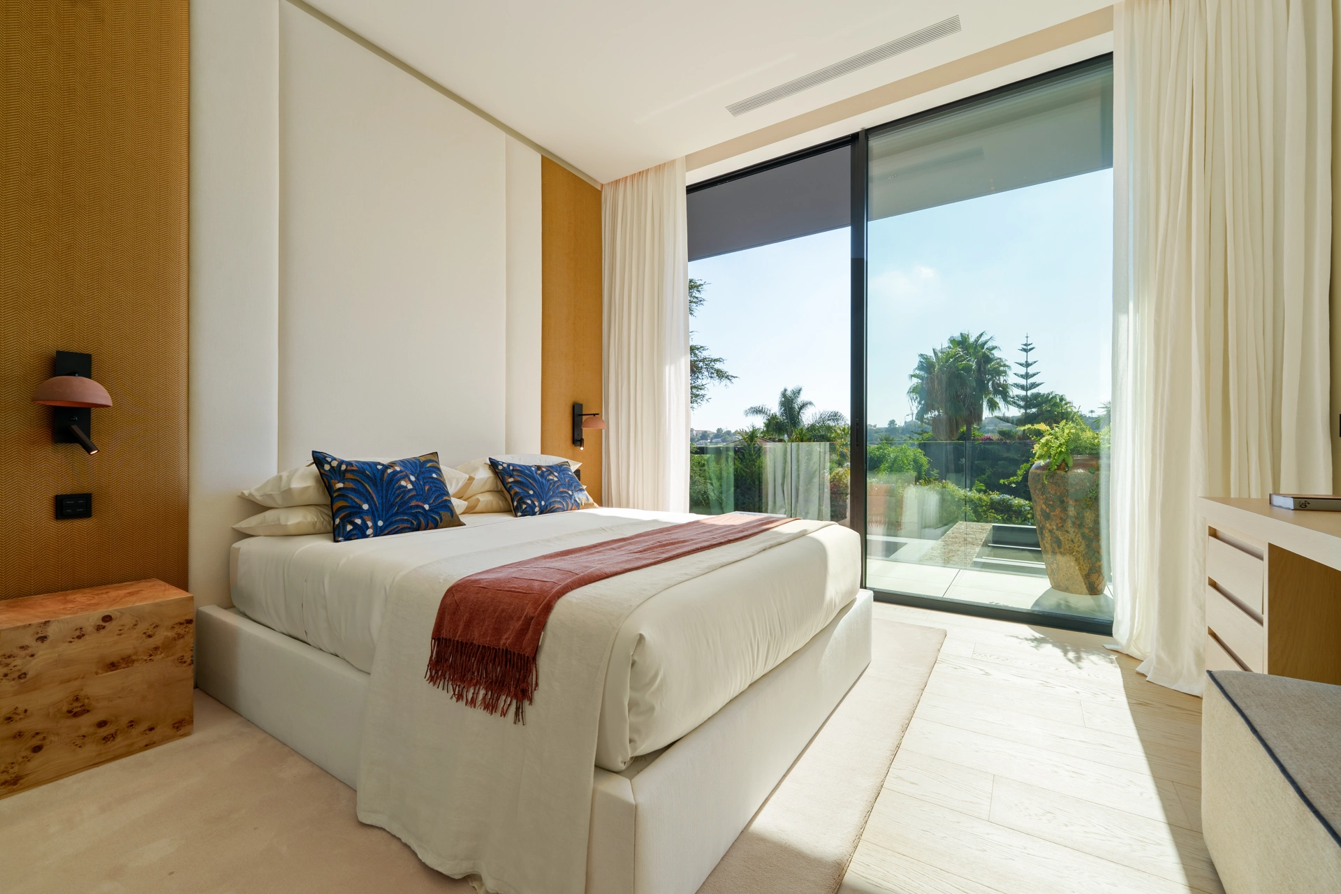 Villa en venta en Parcelas del Golf, Nueva Andalucia