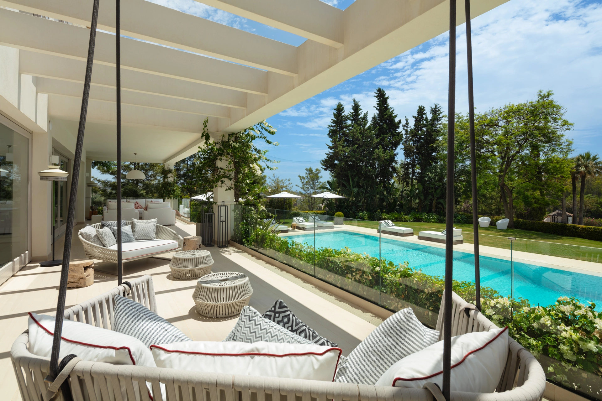 Villa en venta en Aloha, Nueva Andalucia