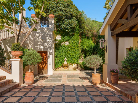 Exclusive Andalusian-Style Villa on Marbella’s Golden Mile