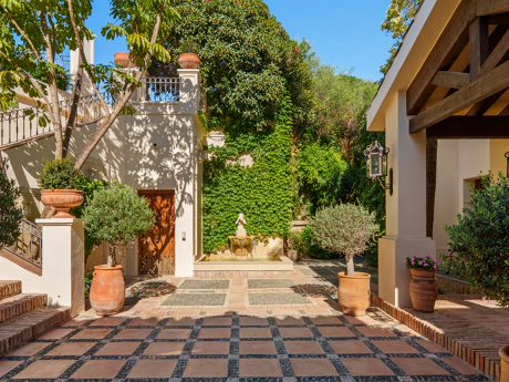 Exclusive Andalusian-Style Villa on Marbella’s Golden Mile