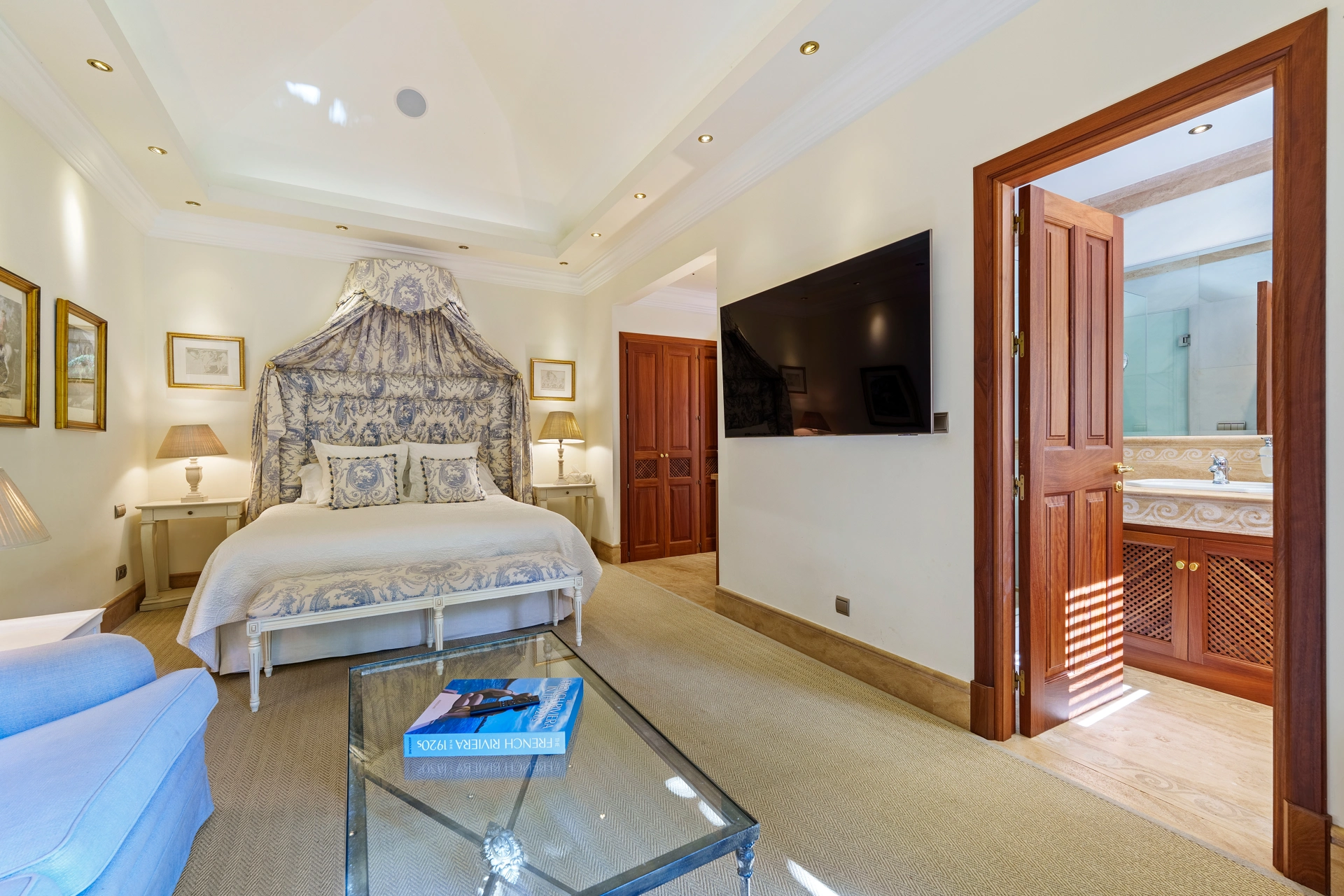 Villa for sale in Las Lomas del Marbella Club, Marbella Golden Mile