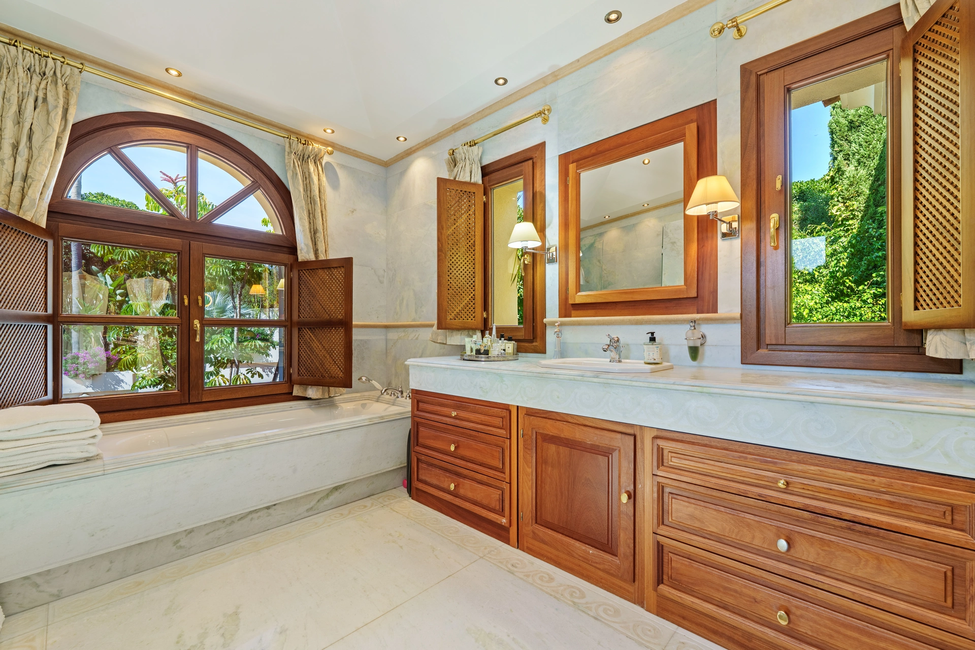Villa for sale in Las Lomas del Marbella Club, Marbella Golden Mile