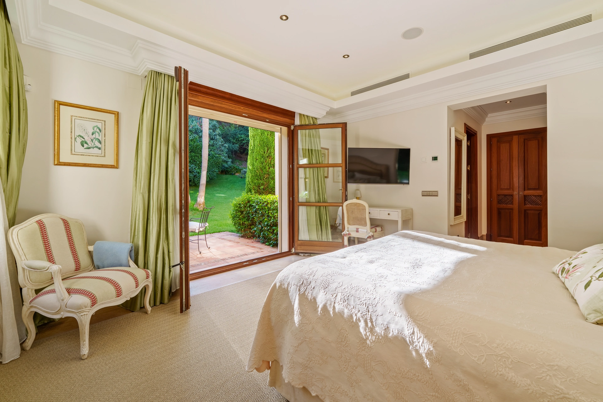 Villa for sale in Las Lomas del Marbella Club, Marbella Golden Mile
