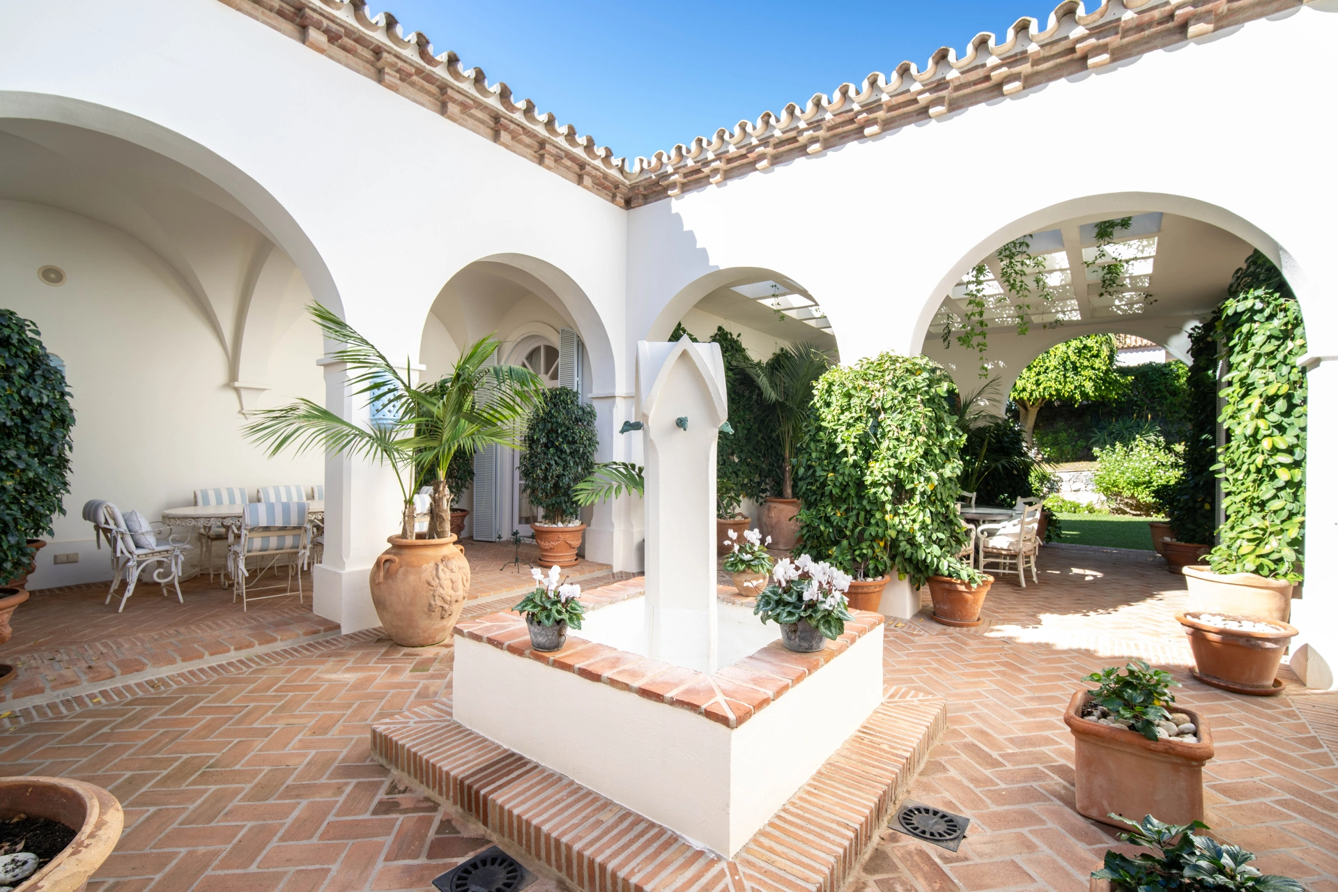 Villa for sale in Altos Reales, Marbella Golden Mile