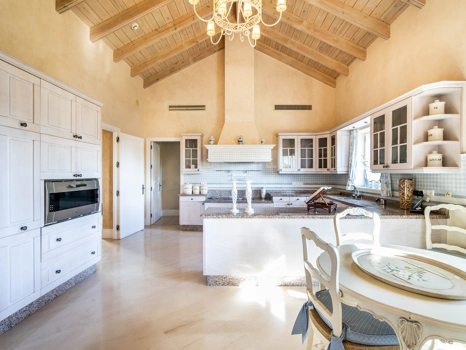 Timeless Mediterranean Elegance in Altos Reales – Marbella’s Hidden Gem of Luxury Living