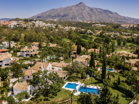 Exclusiva villa de lujo de 6 dormitorios en La Cerquilla, Marbella