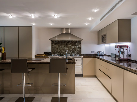 Exclusiva villa de lujo de 6 dormitorios en La Cerquilla, Marbella