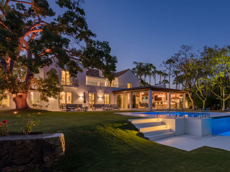 Exclusiva villa de lujo de 6 dormitorios en La Cerquilla, Marbella