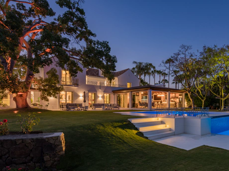 Exclusiva villa de lujo de 6 dormitorios en La Cerquilla, Marbella