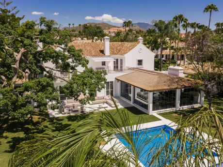 Exclusiva villa de lujo de 6 dormitorios en La Cerquilla, Marbella