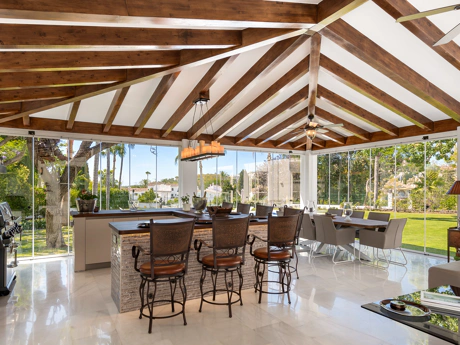 Exclusiva villa de lujo de 6 dormitorios en La Cerquilla, Marbella